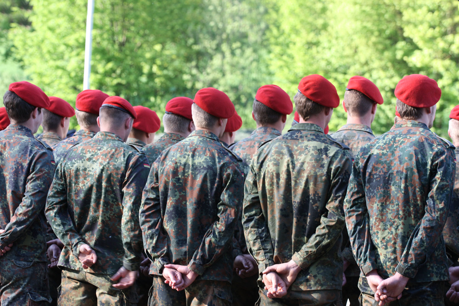 Welchem Ministerium untersteht die Bundeswehr?
